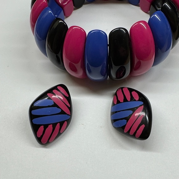 So Early 90s - Colorful Geometric Earrings and matching Bracelet  2/$22 - Picture 4 of 5